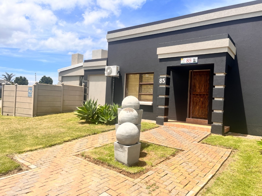 4 Bedroom Property for Sale in Wavecrest Eastern Cape